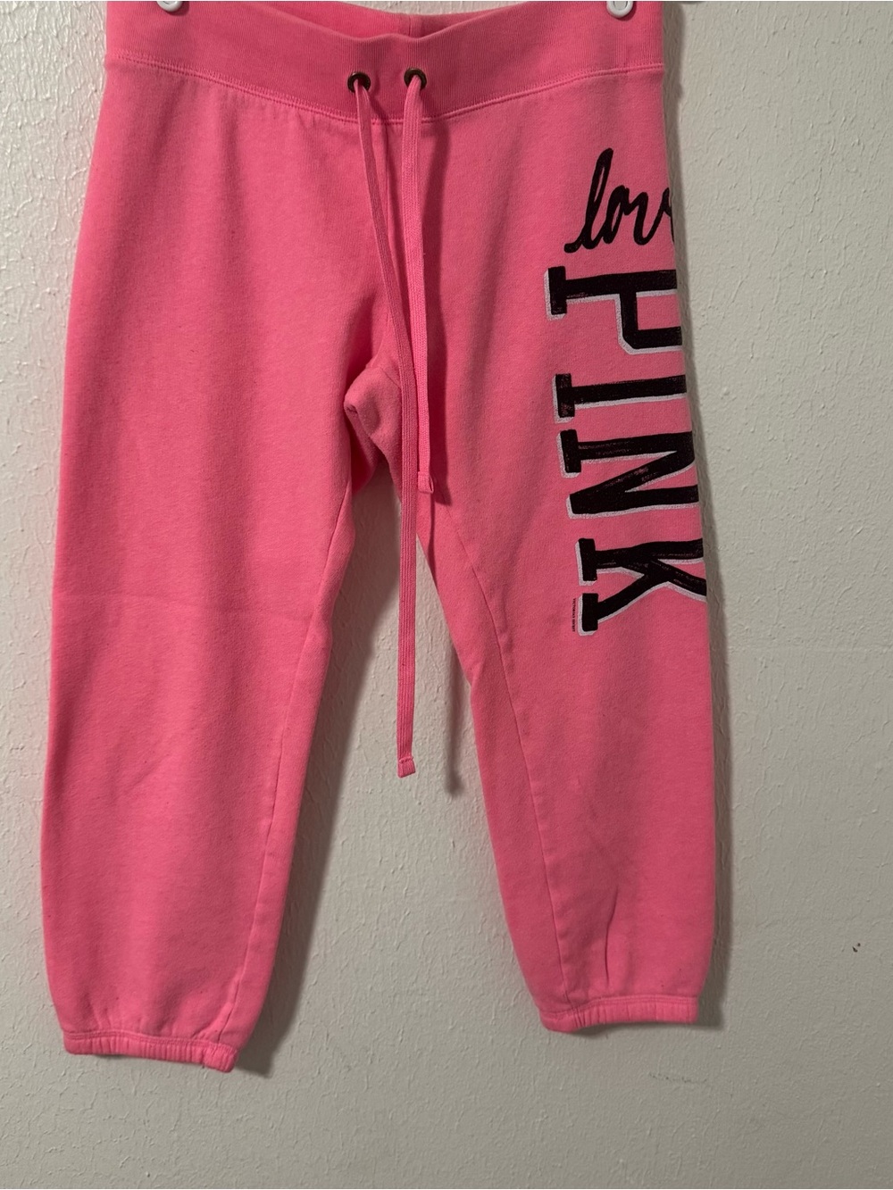 PINK Victoria's Secret Women Hot Pink Capri Sweatpants Vertical PINK EUC Comfy - Picture 2 of 8